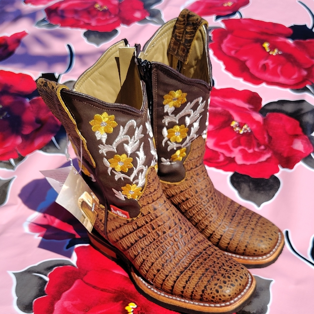 ( Girls ) Leather Brown Embroidered Western Boots.
